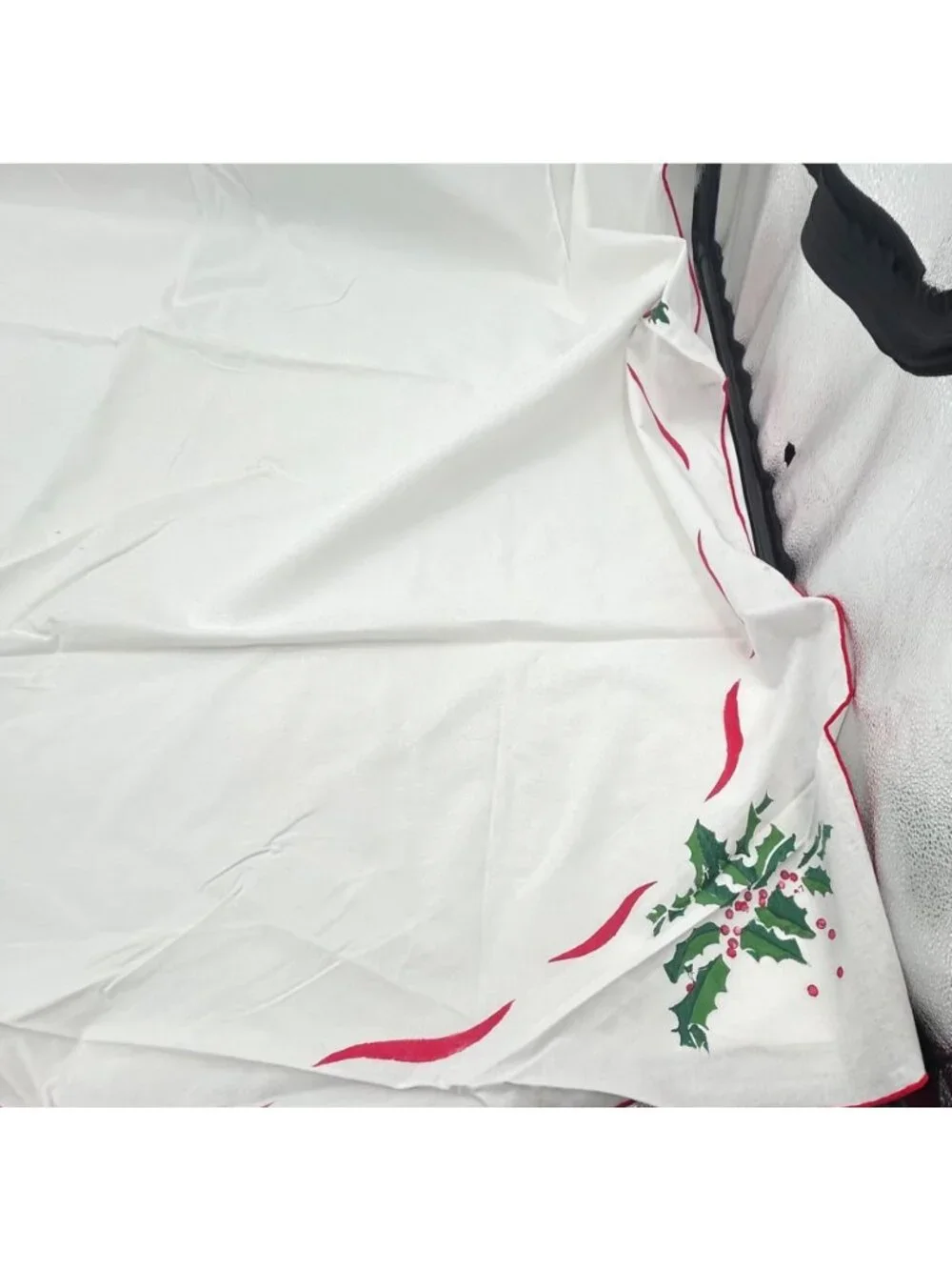 VINTAGE HAND PAINTED/MADE CHRISTMAS HOLLY RECTANGULAR TABLECLOTH - 114.75 X 57.5
